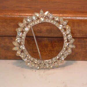 Pre-Owned Women’s Silver Clear Stone Round Pin Brooch